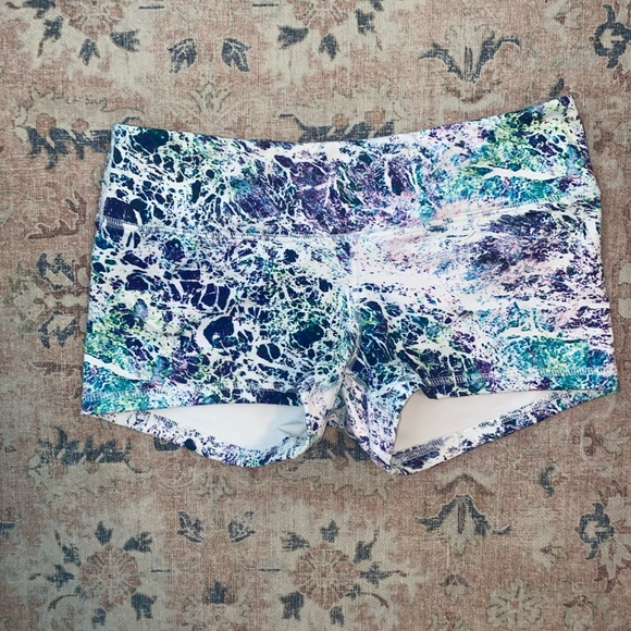 FLEO Shorts - Picture 2 of 3